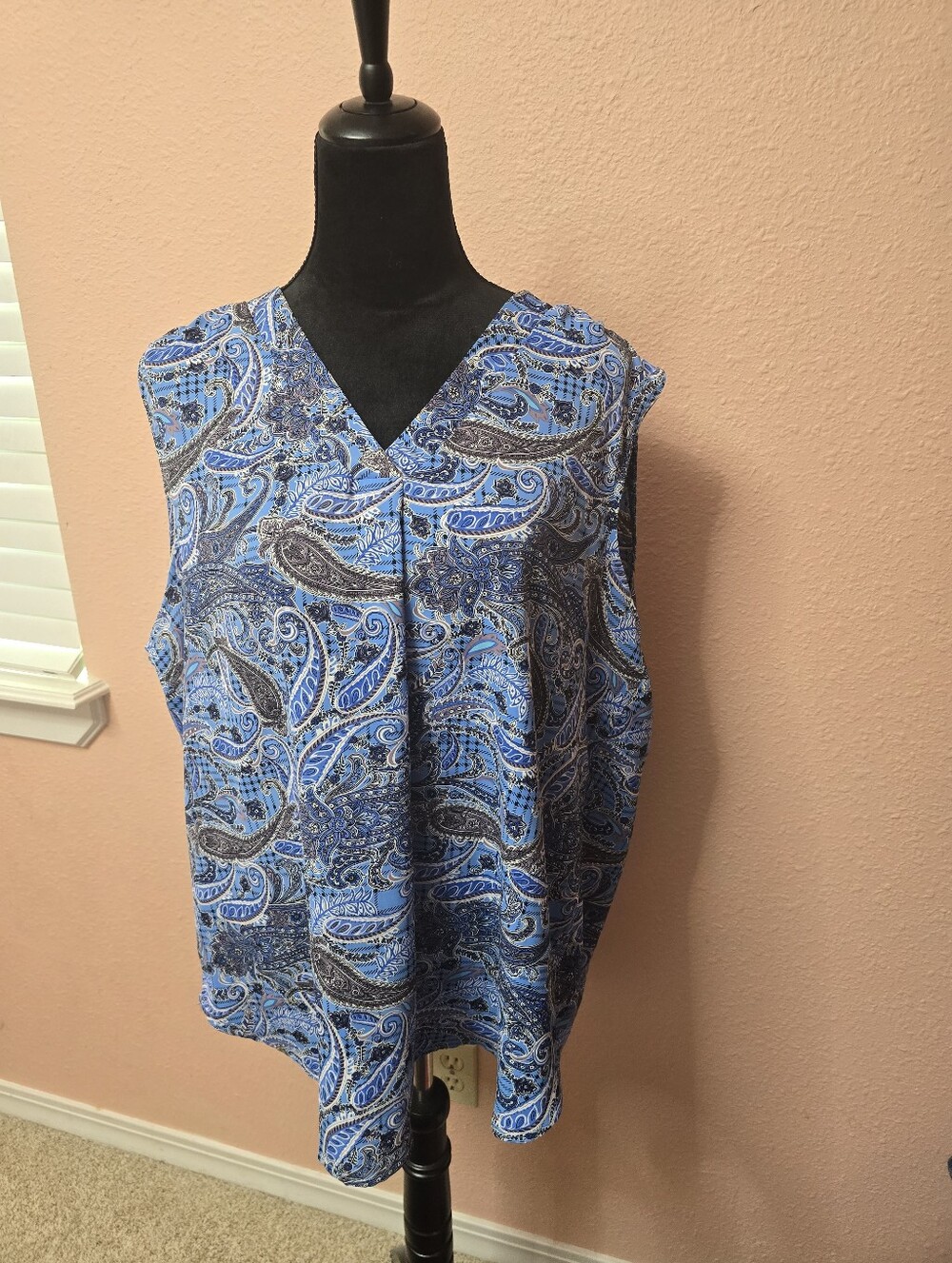 Que Zhu Blue Paisley V-Neck Sleeveless Top